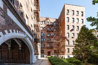 Kew Gardens Terrace in Jamaica, NY - Building Photo - Building Photo