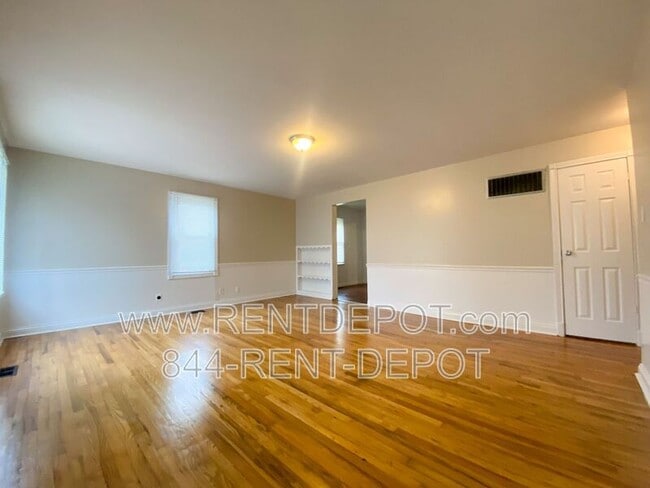 2035 Hicks Dr in Evansville, IN - Building Photo - Building Photo