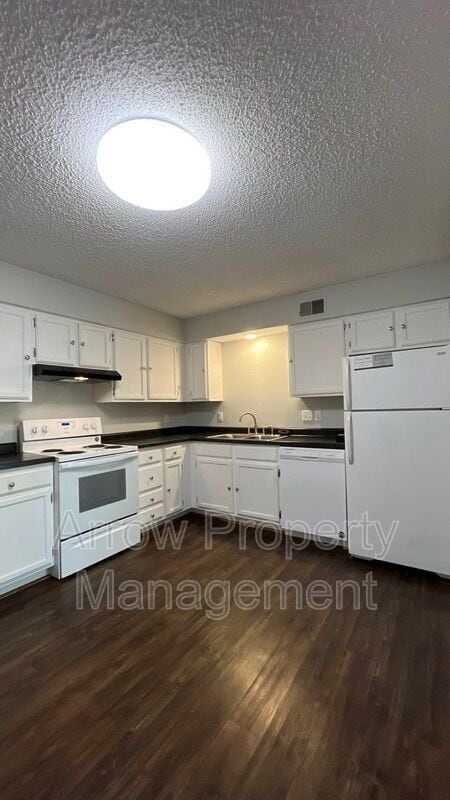 320 Lincoln St in Seward, NE - Foto de edificio - Building Photo