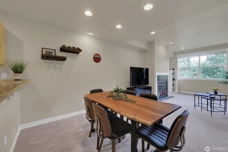 1000 Cabin Creek Ln SW in Issaquah, WA - Building Photo - Building Photo