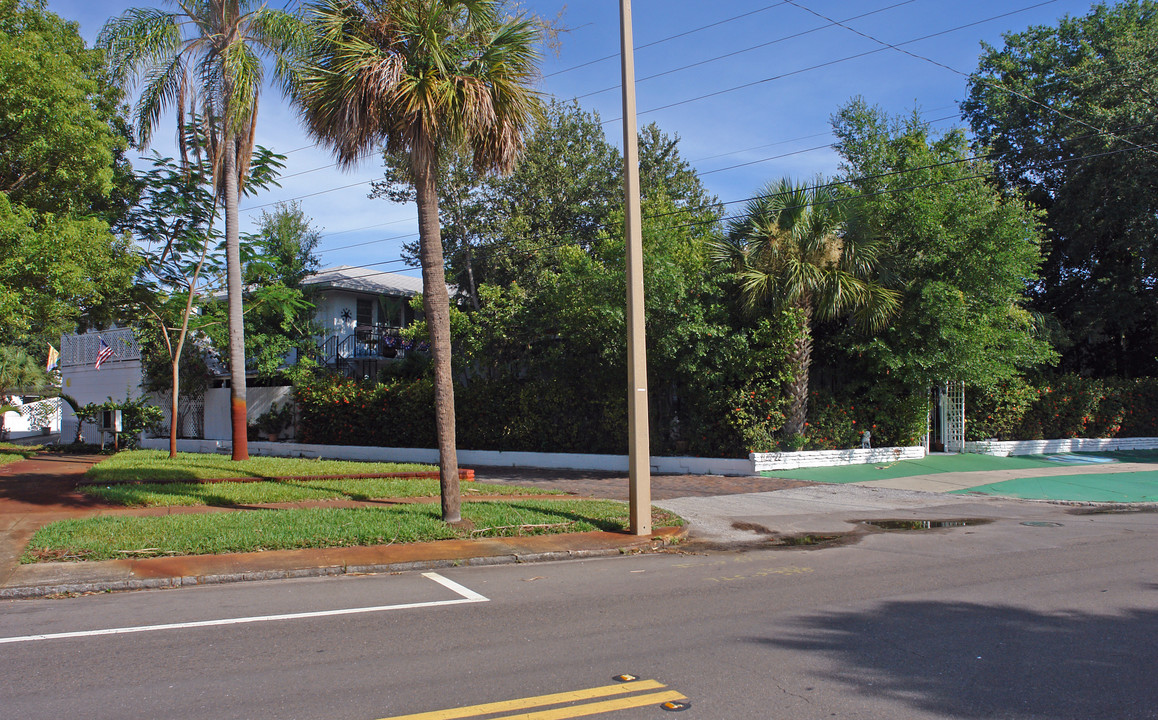 1120 Beach Dr NE in St. Petersburg, FL - Building Photo