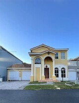 10819 NW 51st Ln in Doral, FL - Building Photo