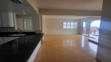 120 12th St, Unit Unit #3 in Manhattan Beach, CA - Building Photo - Building Photo