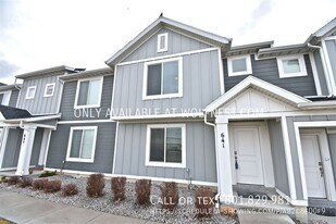 641 Hal St in Stansbury Park, UT - Building Photo