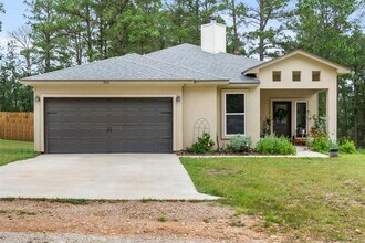 205 Hanauma Dr in Bastrop, TX - Building Photo - Building Photo