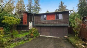 518 NE 182nd Ct in Shoreline, WA - Building Photo