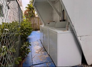 7717 Byron Ave in Miami Beach, FL - Building Photo - Building Photo