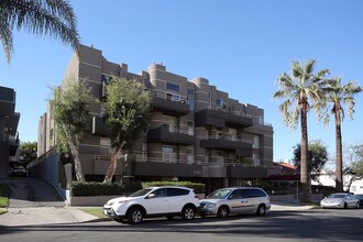 5050 Maplewood Ave in Los Angeles, CA - Building Photo - Building Photo