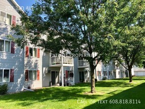 207 3rd Ave in Monroe, WI - Foto de edificio - Building Photo