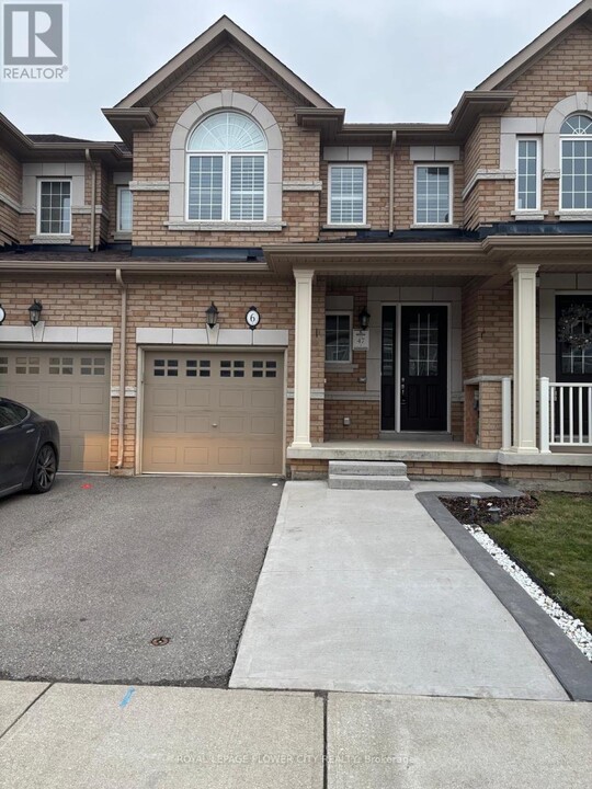 6 Kempsford Cres in Brampton, ON - Building Photo