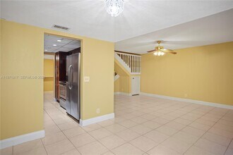 8011 NW 27th Pl in Sunrise, FL - Building Photo - Building Photo
