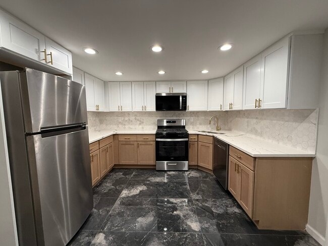 property at 733 E Pear St
