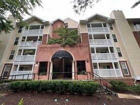 1504 Lincoln Way in McLean, VA - Building Photo