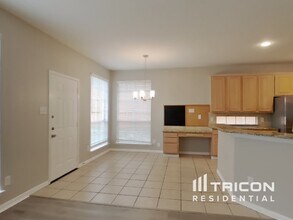 8128 Mt Shasta Cir in Fort Worth, TX - Foto de edificio - Building Photo