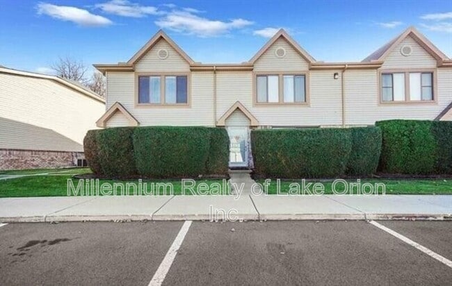 property at 50406 Bay Run S