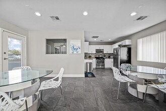 9350 N 67th Ave, Unit A1 in Glendale, AZ - Building Photo - Building Photo