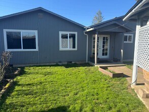 541 34th St in Springfield, OR - Foto de edificio - Building Photo