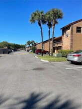 10001 Winding Lake Rd in Sunrise, FL - Building Photo - Building Photo