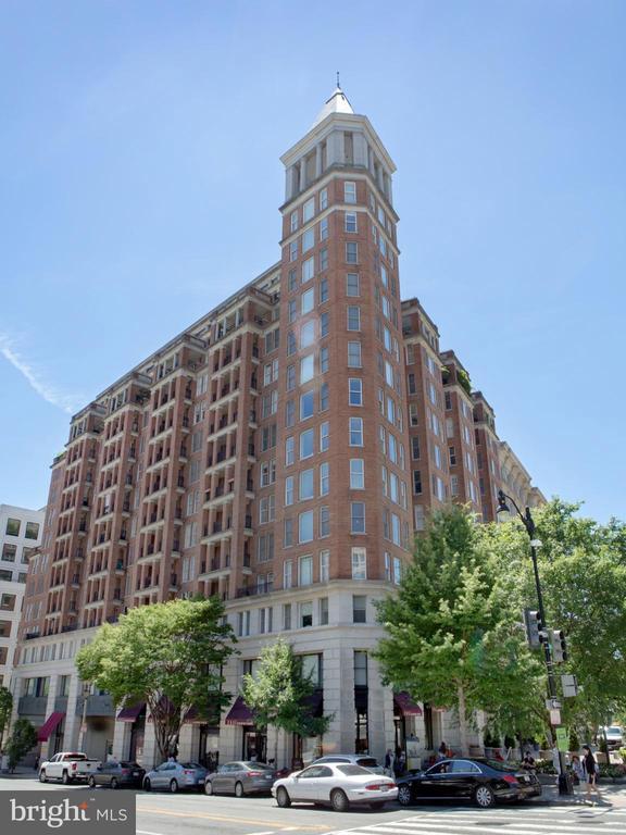 property at 601 Pennsylvania Ave NW