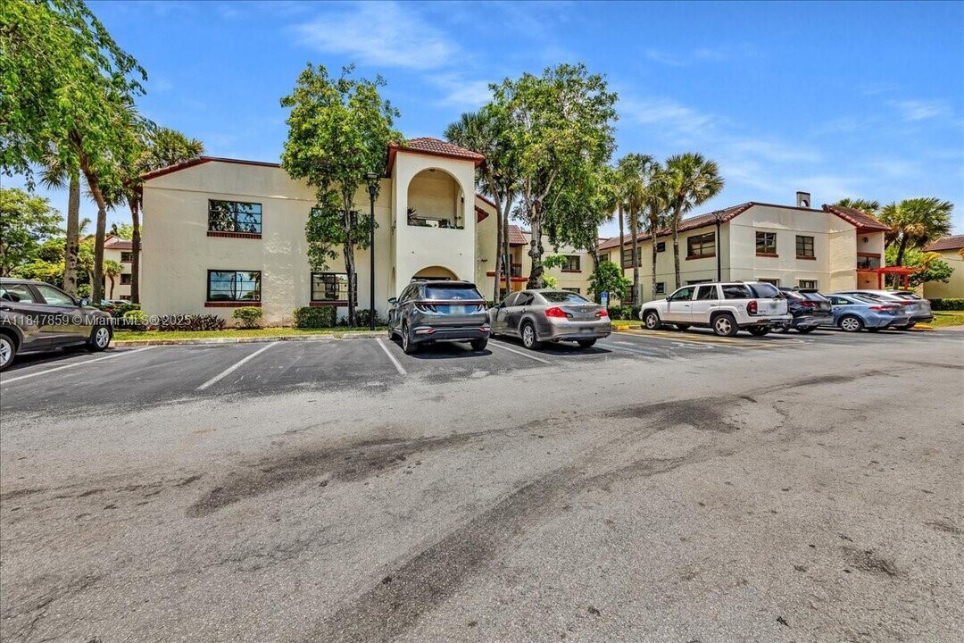 8550 SW 149th Ave in Miami, FL - Foto de edificio