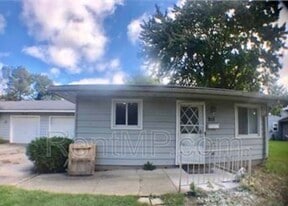 915 Mulberry Ln in Mt. Pleasant, MI - Building Photo