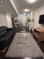 28 Sheldon Dr in Ajax, ON - Building Photo