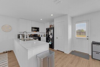 2324 Willkomen Wy, Unit B in Pflugerville, TX - Building Photo - Building Photo