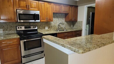 8401 SW 107th Ave in Miami, FL - Building Photo - Building Photo