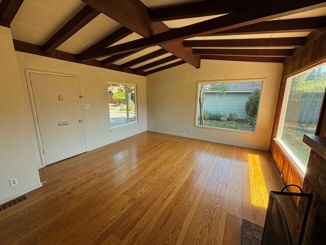 1924 Diamond Ct in Santa Rosa, CA - Building Photo - Building Photo