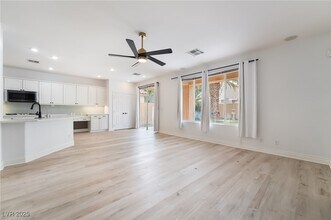 299 Queen Creek Cir in Henderson, NV - Building Photo - Building Photo