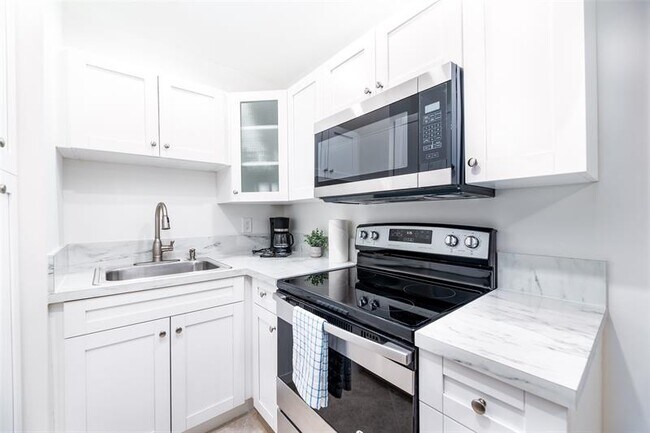 805 NE 23rd Dr in Wilton Manors, FL - Foto de edificio - Building Photo