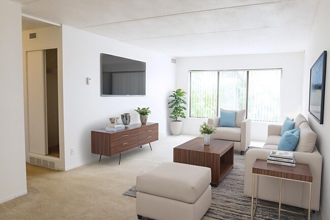 Parkview Tower Apartments in Warren, MI - Building Photo - Building Photo