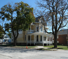 702 Wayne St Apartments