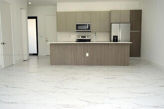 4218 NE 7th Terrace in Oakland Park, FL - Building Photo - Building Photo