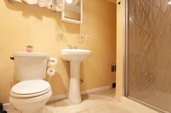 321 W Valley Stream Blvd, Unit 1 in Valley Stream, NY - Building Photo - Building Photo