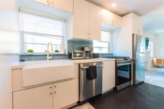 426 NE 26th St, Unit 2 in Miami, FL - Building Photo - Building Photo
