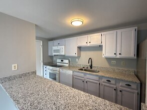 9329 Old Concord Rd in Charlotte, NC - Foto de edificio - Building Photo