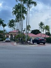 18344 NW 68th Ave, Unit K in Hialeah, FL - Building Photo - Building Photo