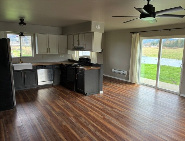 9179 Harrison Rd in Sedro Woolley, WA - Building Photo - Building Photo