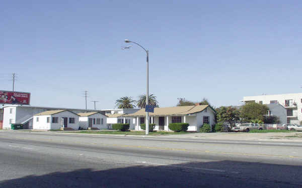 3911-& 3927 W Imperial Hwy in Inglewood, CA - Foto de edificio - Building Photo