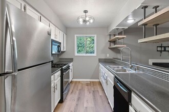 3143 Windcrest Dr NE in Grand Rapids, MI - Building Photo - Building Photo