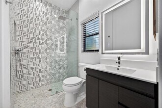 8455 Woodbriar Dr in Sarasota, FL - Building Photo - Building Photo