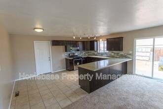 5206 Foothills Dr in Farmington, NM - Building Photo - Building Photo