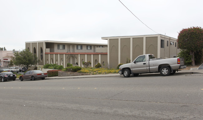 La Plaza Real Apartments in South San Francisco, CA - Building Photo - Building Photo