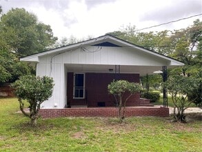 304 Courtland St in Maxton, NC - Building Photo - Building Photo