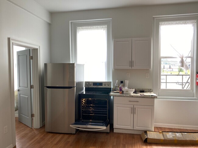 1610 Queen City Ave in Cincinnati, OH - Building Photo - Building Photo