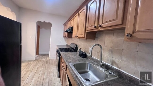 798 Miller Ave in Brooklyn, NY - Building Photo - Building Photo