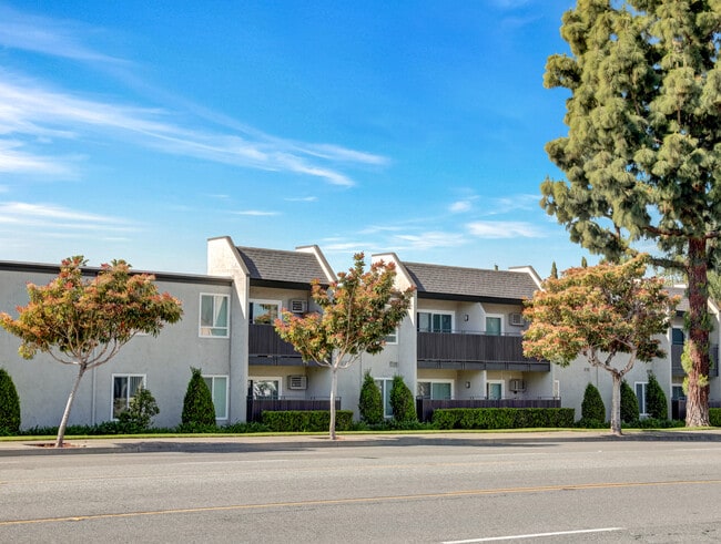 Sturbridge Village Apartments in Fullerton, CA - Building Photo - Building Photo