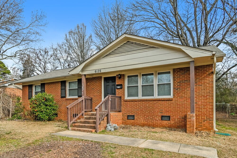 6126 Castle Ct in Charlotte, NC - Building Photo