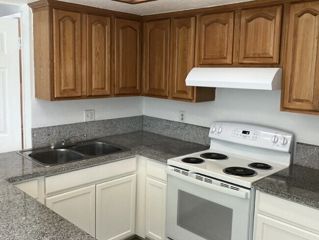 1705 W N Bear Creek Dr-Unit -B in Merced, CA - Building Photo - Building Photo